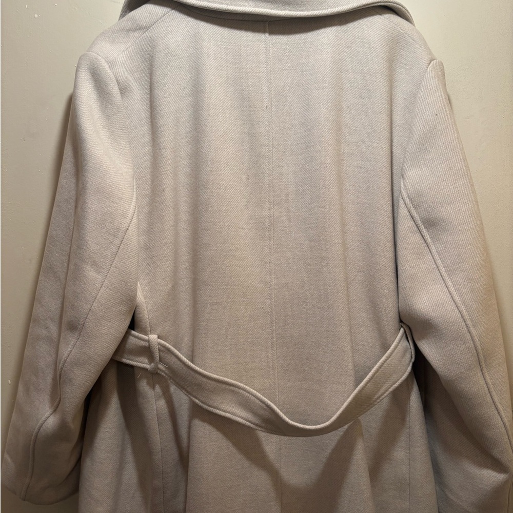 H&M Beige Trench Coat with Classic Tailored Silhouette - Picture 4 of 5